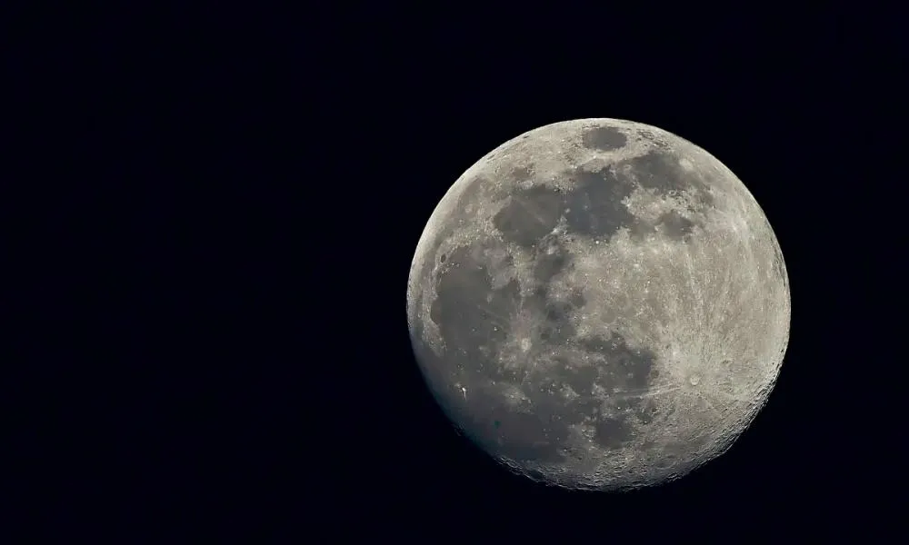 Impacto lunar sem precedentes: asteroide gigante pode atingir a Lua