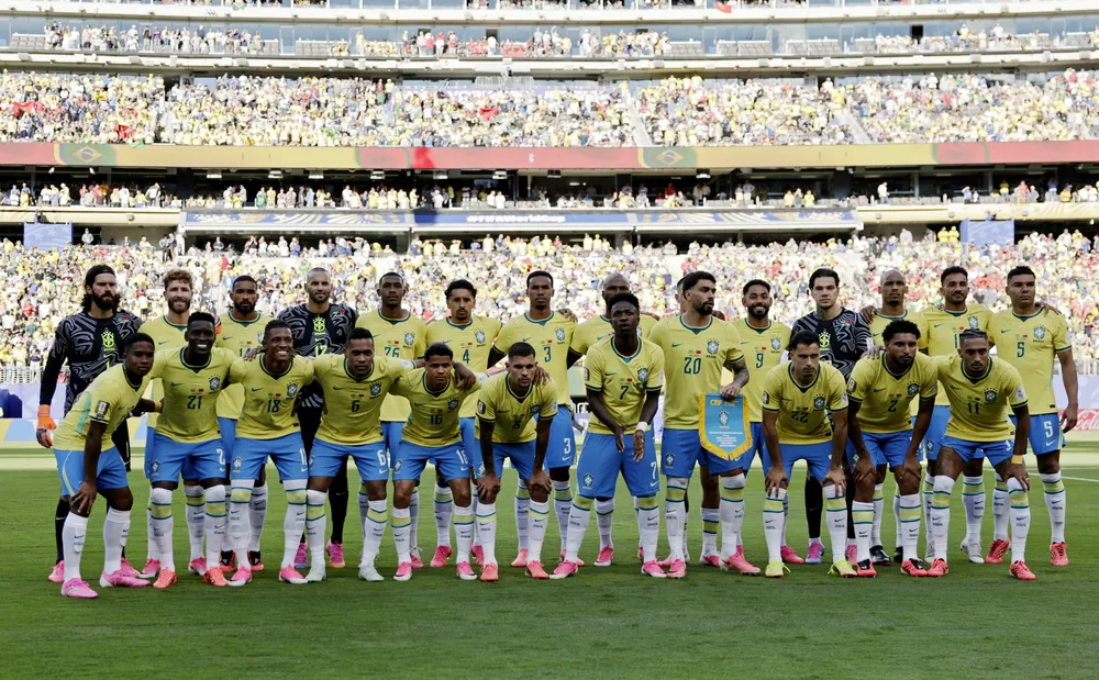 Seleção Brasileira posa para uma foto de grupo antes da partida — Foto: REUTERS/Jeenah Moon