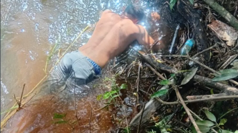 Homem forja próprio sequestro para extorquir mãe e é preso dormindo em beira de rio em Goiás