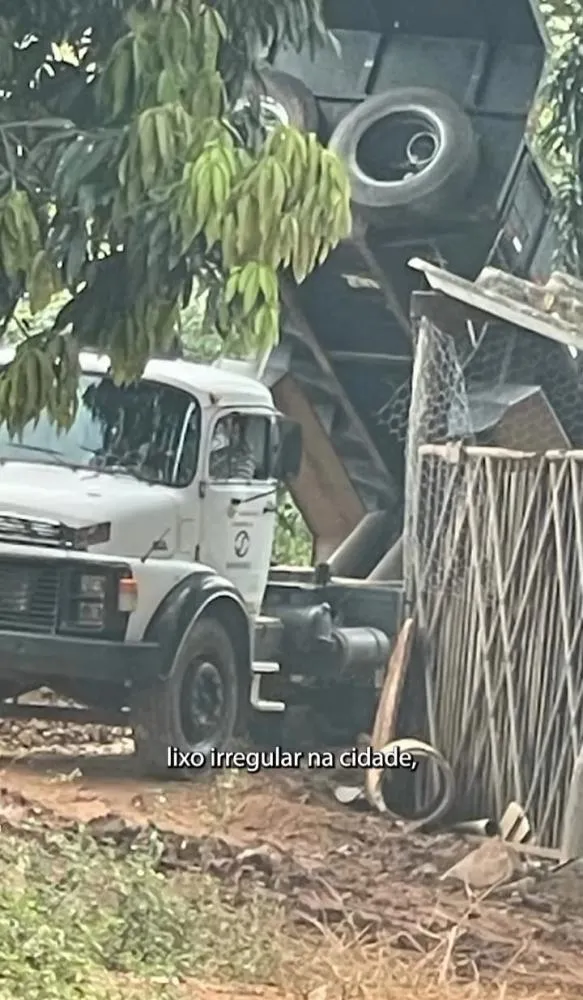 Prefeito Márcio Corrêa Denuncia Saneago por Descarte Irregular de Entulho