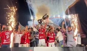 Vila Nova faz três gols,vence o Anápolis no Serra Dourada e é Campeão Goiano 2025